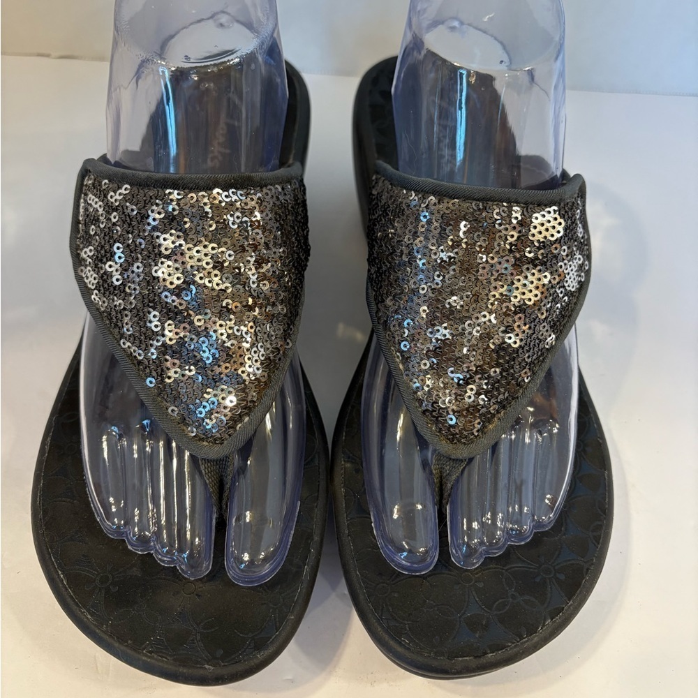 Clarks pewter silver gray wedge he’ll flip flop sandals size 9M
